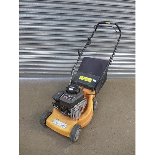 2175 - A Greatland GLTO 450 B 40 P petrol driven lawnmower with a Briggs and Stratton 450 Series 148cc petr... 