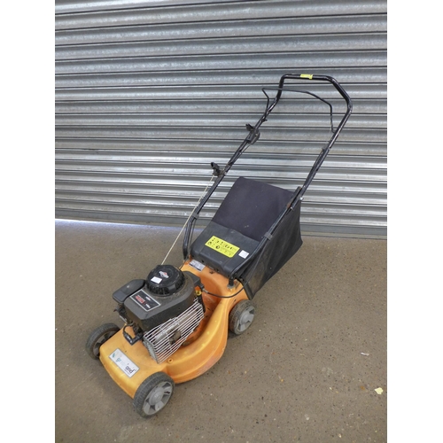 2175 - A Greatland GLTO 450 B 40 P petrol driven lawnmower with a Briggs and Stratton 450 Series 148cc petr... 