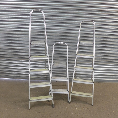 2191 - A 3 rung aluminium stepladder and 2 x 5-rung aluminium stepladders including Clima