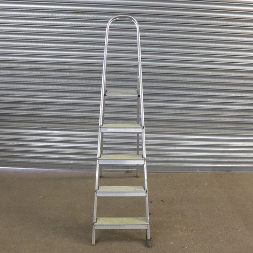 2191 - A 3 rung aluminium stepladder and 2 x 5-rung aluminium stepladders including Clima