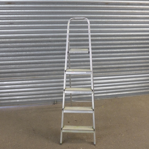 2191 - A 3 rung aluminium stepladder and 2 x 5-rung aluminium stepladders including Clima