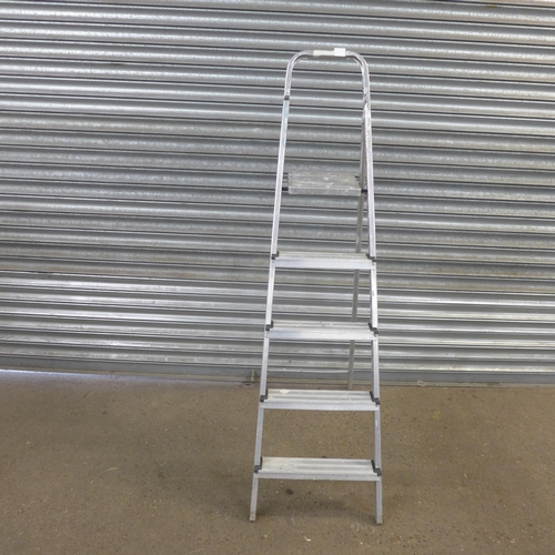 2192 - A 3-rung aluminium stepladder, a 7-rung aluminium Abru stepladder and a 5-rung aluminium Youngman st... 