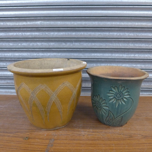 2202 - Two glazed planters