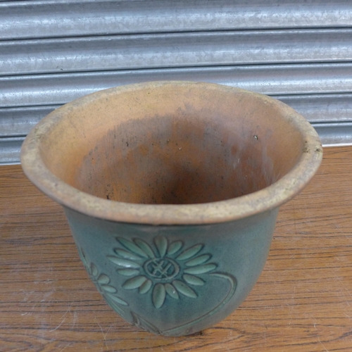 2202 - Two glazed planters