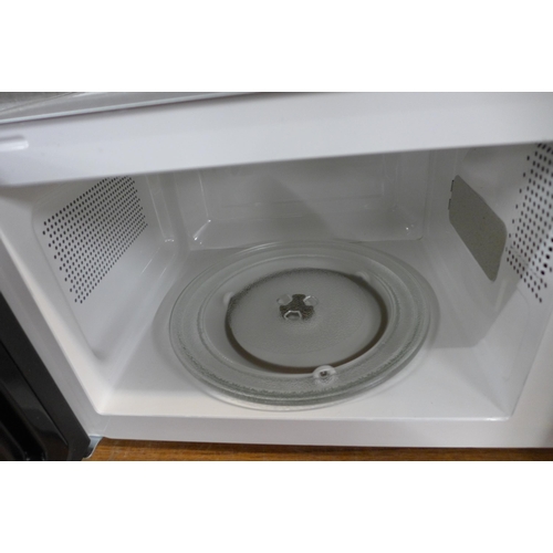 2247 - A Morphy Richards 20L 800w microwave