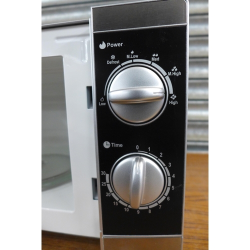 2247 - A Morphy Richards 20L 800w microwave