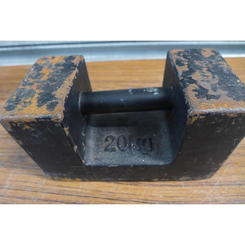 2253 - A set of 4 test weights; two 20kg, one 10kg and one 5kg