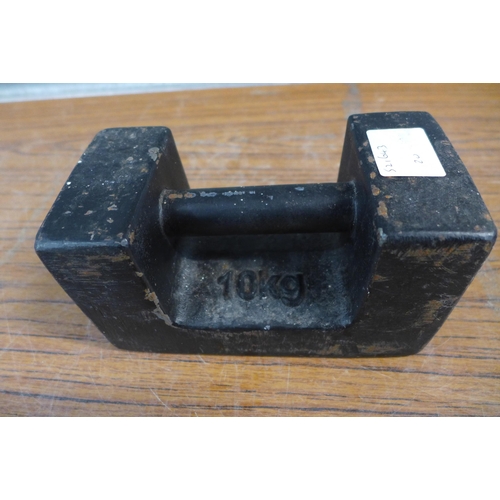 2253 - A set of 4 test weights; two 20kg, one 10kg and one 5kg