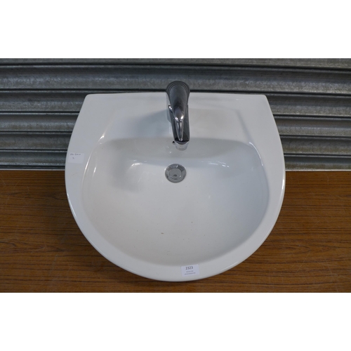 2323 - A handwash basin sink and chrome mixer tap