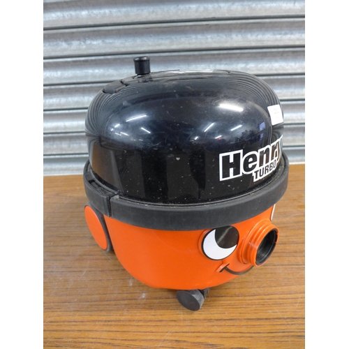 2331 - A Henry Turbo Numatic HVT160-11 vacuum cleaner