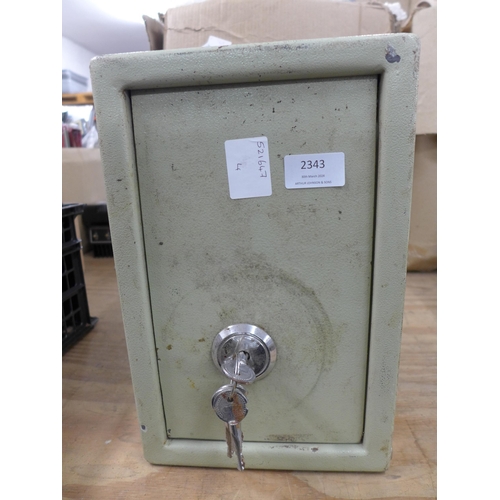 2343 - A heavy duty floor safe with 4 keys