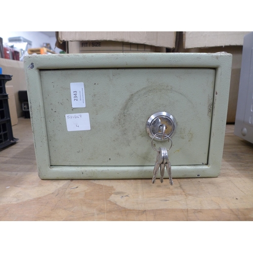 2343 - A heavy duty floor safe with 4 keys