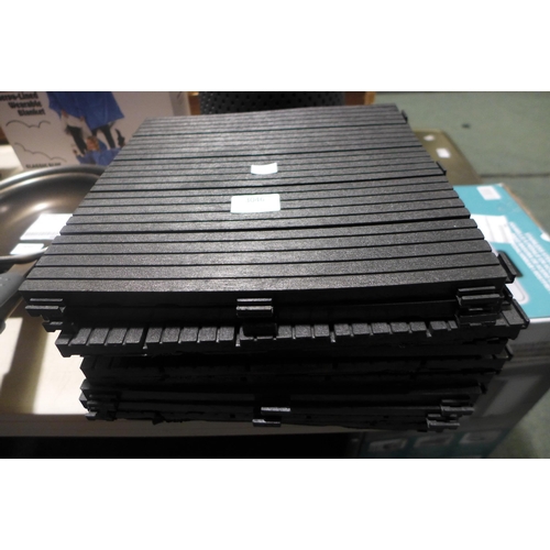 3046 - Pack Of Easy Tile Mosaic Graphite Deck Tiles (317-440) *This lot is subject to VAT