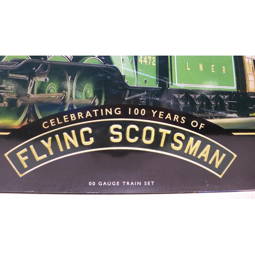 3067 - Hornby flying Scotsman 00 gauge train set RRP £279.99 (includes train, carriages, track, trackmat).