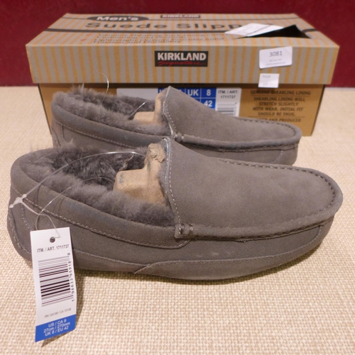 3081 - A pair of Kirkland Signature grey shearling slippers (size UK 8) * This lot is subject to VAT