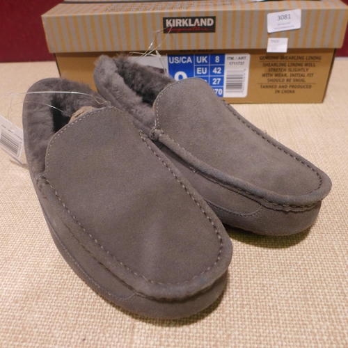 3081 - A pair of Kirkland Signature grey shearling slippers (size UK 8) * This lot is subject to VAT