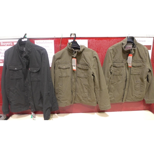 3092 - Three men's Levi jackets - 2 x M & 1 x XL   (317-543) *This lot is subject to VAT