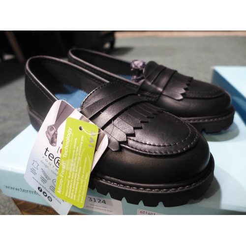 3124 - Pair of kid's black term school shoes - size 12  * and a pair of Term Maya black school shoes (size ... 