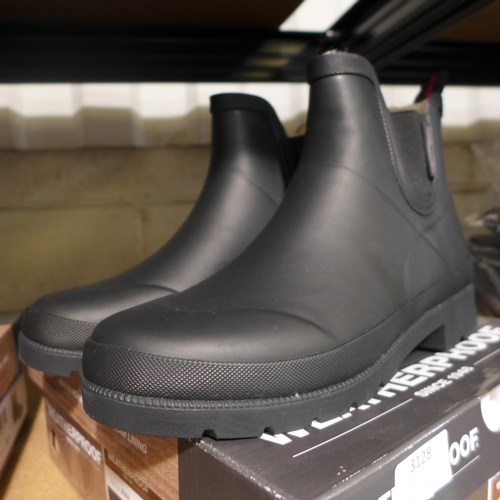 3128 - Pair of women's black weatherproof ankle boots - UK size 7 * This lot is subject to vat