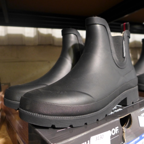 3130 - Pair of women's black weatherproof ankle boots - UK size 5 * This lot is subject to vat