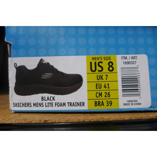 3138 - Pair of men's black Skechers - UK size 7* This lot is subject to vat