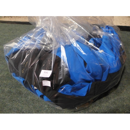 3141 - Small quantity of men's blue and black Callaway zip up jacket - mixed sizes * This lot is subject to... 