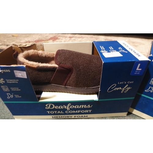 3150 - Two pairs of men's Dearfoam slippers - sizes L (10-11 )   * This lot is subject to vat