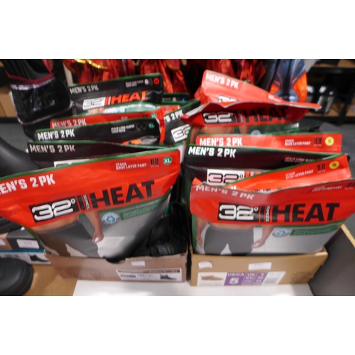 3195 - 2x Small Boxes Of Assorted men's 32° heat base layer tops and bottoms - mixed sizes * This lot is su... 