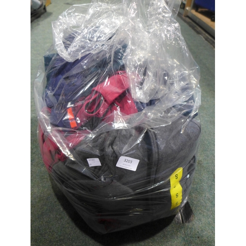 3203 - Assortment of women's leggings - various sizes, styles and colours. *This lot is subject to VAT