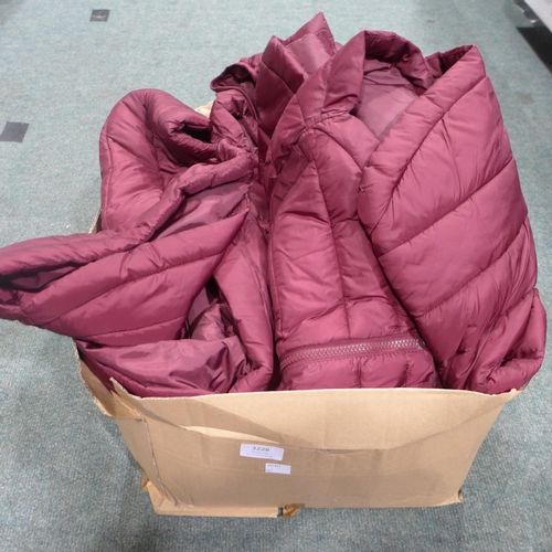 3228 - Quantity of ladies 32 heat - burgundy body warmers - mixed size. * This lot is subject to VAT