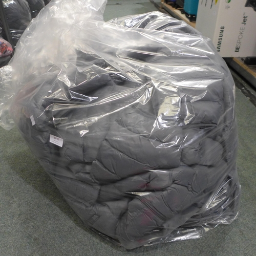 3241 - Quantity of mens grey 32 heat jackets - mainly size XXL. *This lot is subject to VAT