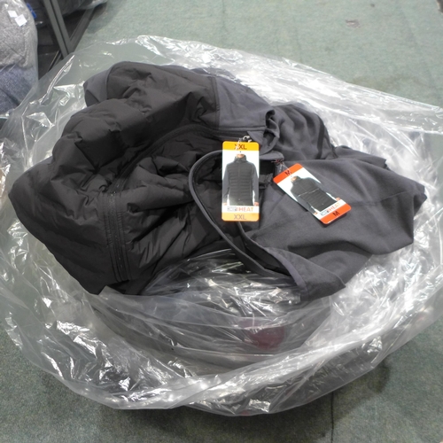 3245 - Quantity of men's 32 heat jackets - mainly size XXL. *This lot is subject to VAT