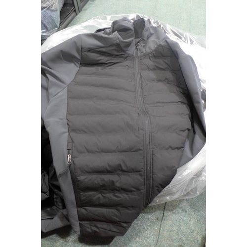 3245 - Quantity of men's 32 heat jackets - mainly size XXL. *This lot is subject to VAT