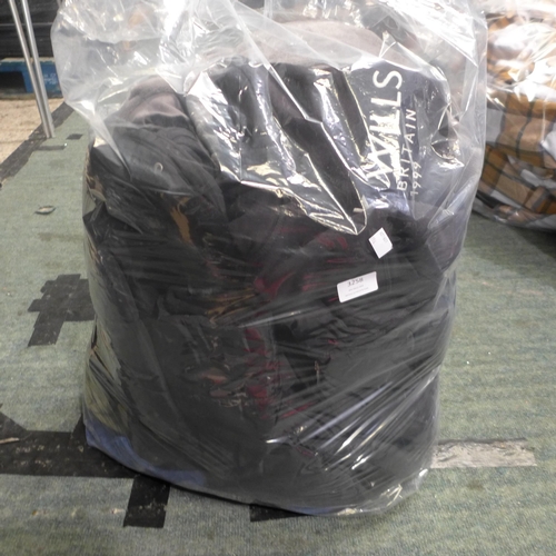 3258 - Mixed bag of children's clothing, various sizes *This lot is subject to VAT