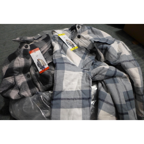 3261 - Blue large quantity of women's Jach's checked shirt jackets, mixed sizes *This lot is subject to VAT