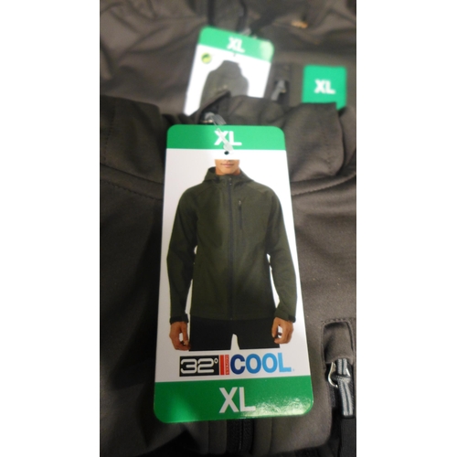 3284 - Quantity of mens 32 cool hooded jackets - size XL. *This lot is subject to VAT