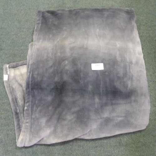 3361 - Renew Loft Velvet Throw  -  152X178Cm  (317-558) *This lot is subject to VAT