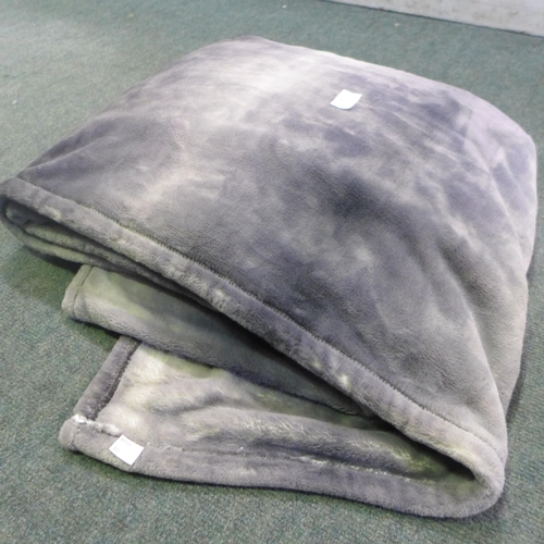 3361 - Renew Loft Velvet Throw  -  152X178Cm  (317-558) *This lot is subject to VAT