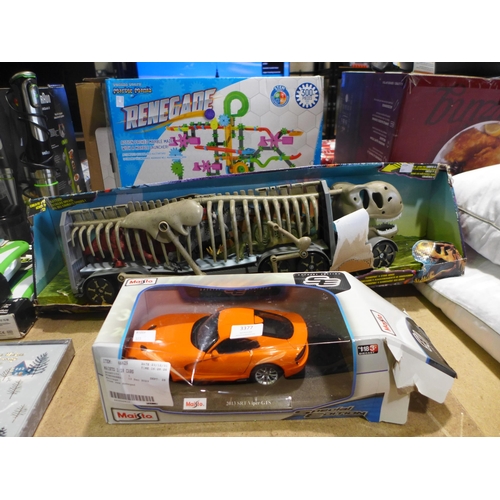 3377 - Maisto 1:18 Cars, Techno Gears Renegade Marble Mania, Dino Hauler & Dinos with Light & Sound  (317-2... 