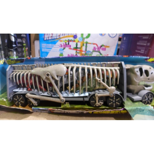 3377 - Maisto 1:18 Cars, Techno Gears Renegade Marble Mania, Dino Hauler & Dinos with Light & Sound  (317-2... 