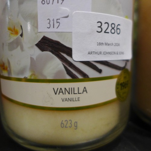 3063 - 2 x Yankee Candles (316-373/914) * This lot is subject to VAT