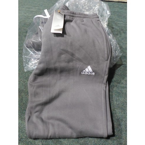 3127 - Five pairs of men's grey Adidas joggers - size XXL * This lot is subject to VAT