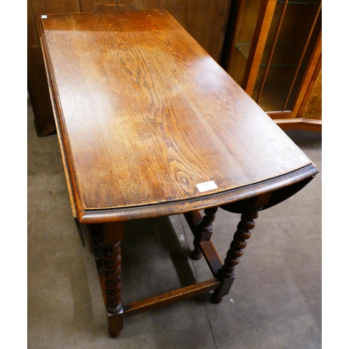 136 - An oak barleytwist gateleg table