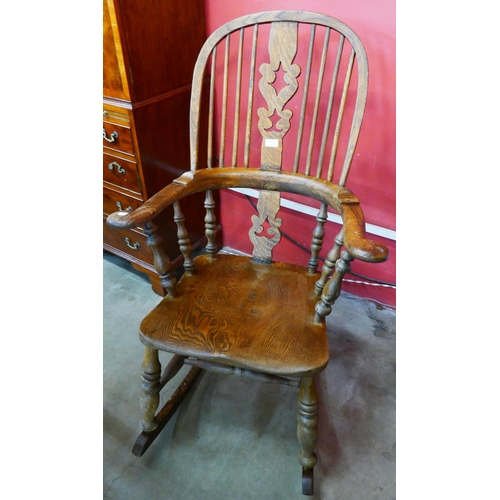 92 - A 19th Century elm and beech Windsor rocking chair