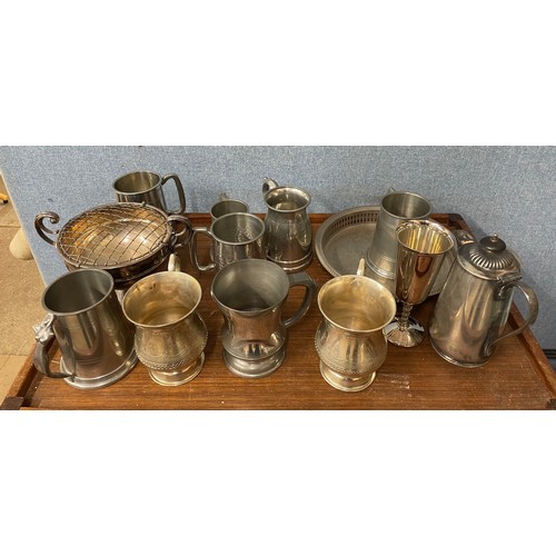 372 - Assorted tankards and plated ware