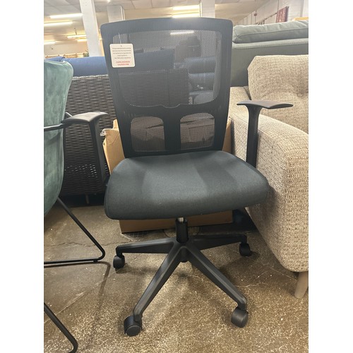 1387 - A Kedler office chair - boxed
