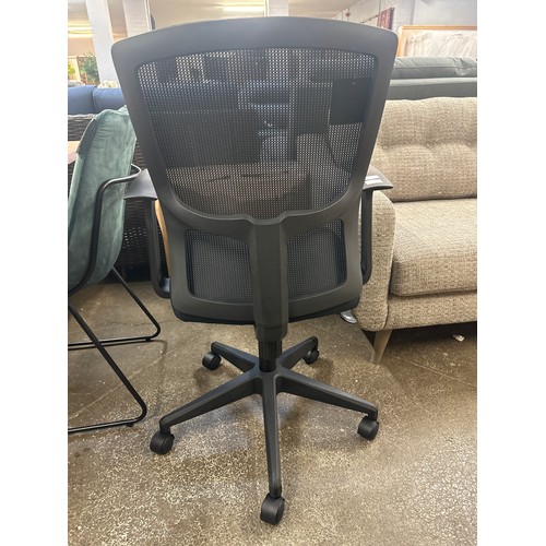 1387 - A Kedler office chair - boxed