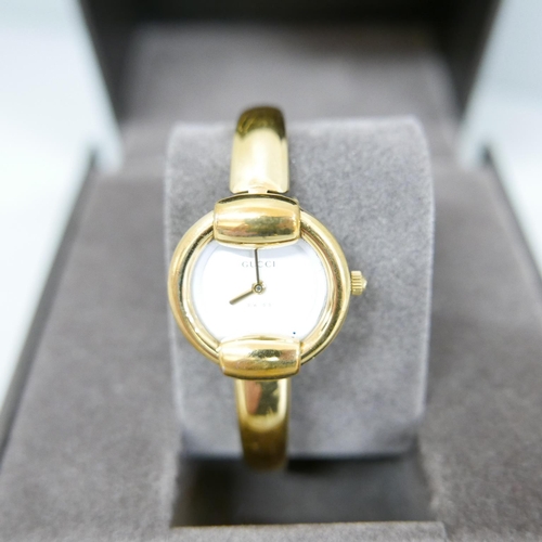 627 - A lady's Gucci 1400L  wristwatch, boxed