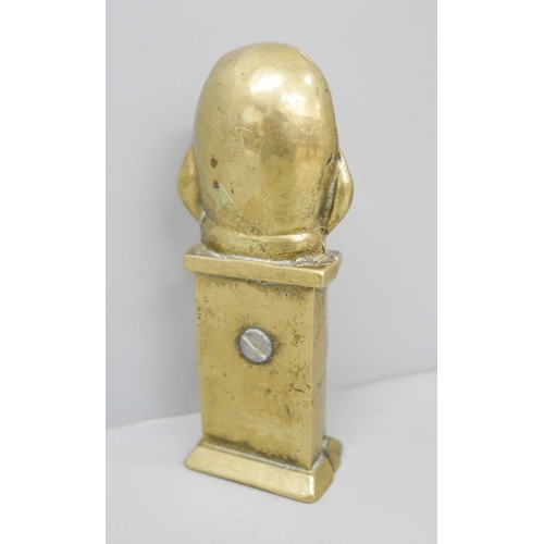 641 - An early 1900s heavy brass Humpty Dumpty money box, 15cm