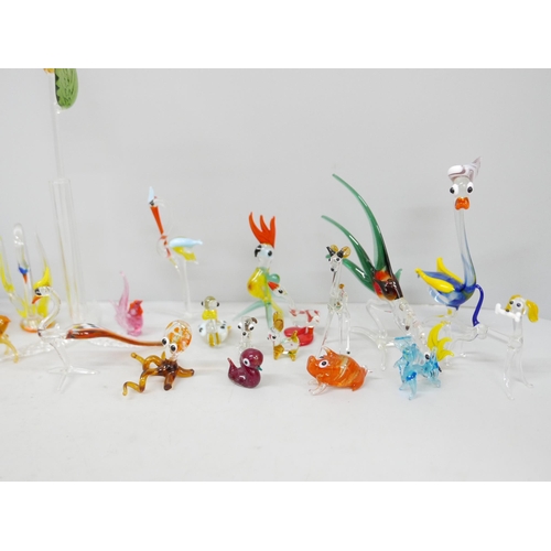 671 - A collection of approximately 30 glass animals